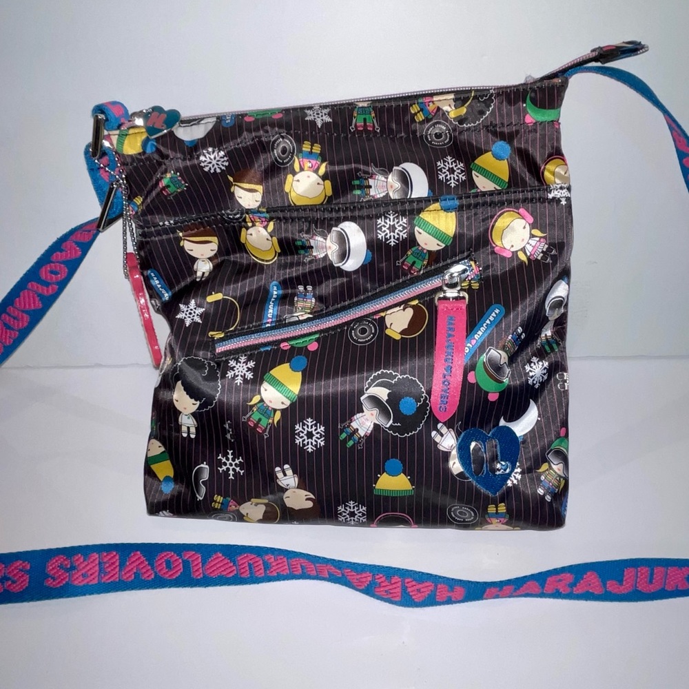 HARAJUKU LOVERS Gwen Stefeni crossbody bag with winter sports characters on it